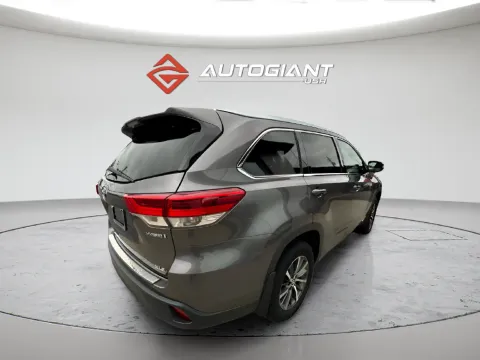 More photos of 2018 Toyota Highlander Hybrid XLE at AutoGiant USA Indianapolis, IN