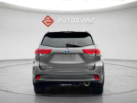 More photos of 2018 Toyota Highlander Hybrid XLE at AutoGiant USA Indianapolis, IN