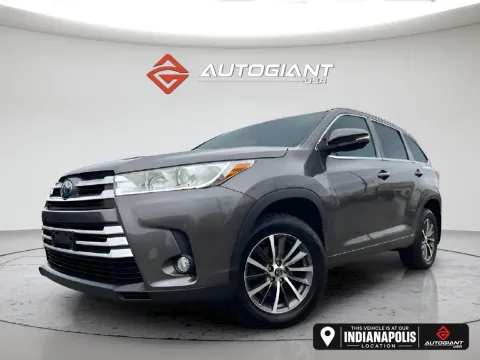 Gray 2018 Toyota Highlander Hybrid XLE for sale in Indianapolis, IN