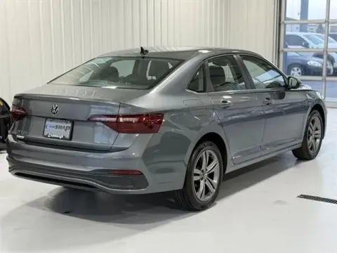 Another view of 2022 Volkswagen Jetta 1.5T SE for sale in Tea, SD at CarSwap