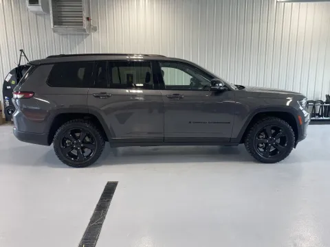 Photos of 2021 Jeep Grand Cherokee L Altitude for sale in Tea, SD at CarSwap