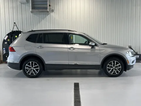 Photos of 2021 Volkswagen Tiguan 2.0T SE for sale in Tea, SD at CarSwap