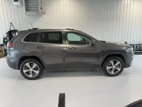 Photos of 2019 Jeep Cherokee Limited for sale in Tea, SD at CarSwap