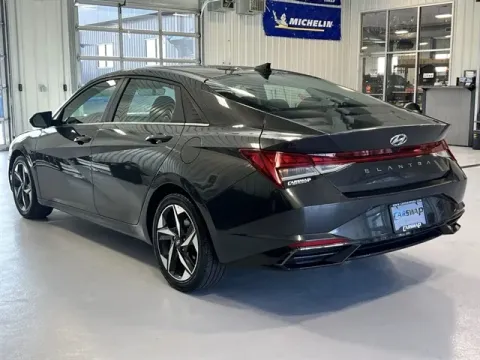 More photos of 2021 Hyundai Elantra SEL at CarSwap, SD