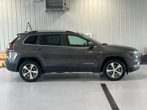 Photos of 2020 Jeep Cherokee Limited for sale in Tea, SD at CarSwap