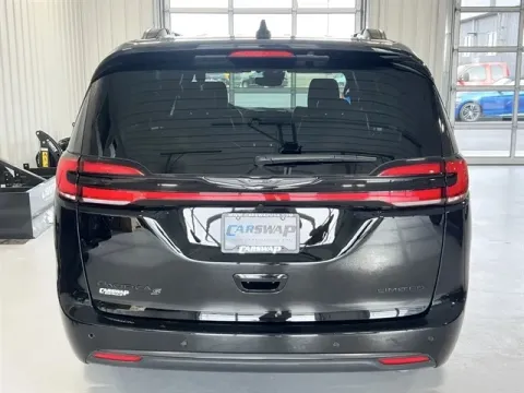 More photos of 2025 Chrysler Pacifica Limited at CarSwap, SD