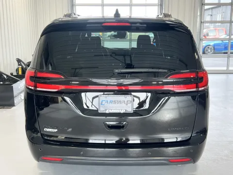 More photos of 2025 Chrysler Pacifica Limited at CarSwap, SD