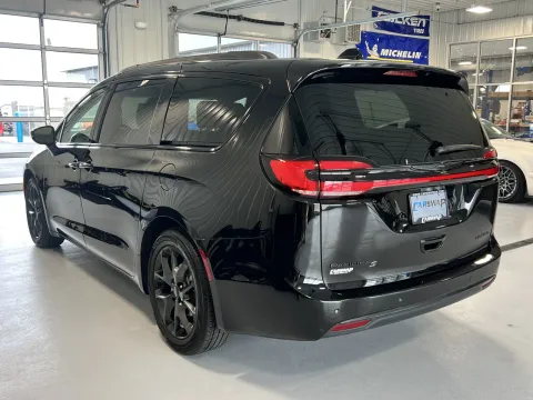 More photos of 2025 Chrysler Pacifica Limited at CarSwap, SD