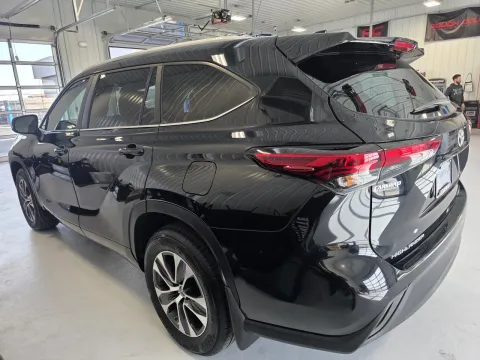 More photos of 2023 Toyota Highlander XLE at CarSwap, SD