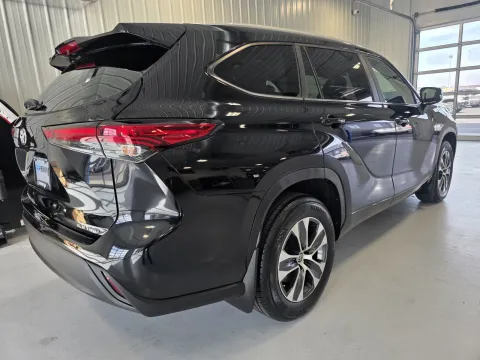 Another view of 2023 Toyota Highlander XLE for sale in Tea, SD at CarSwap