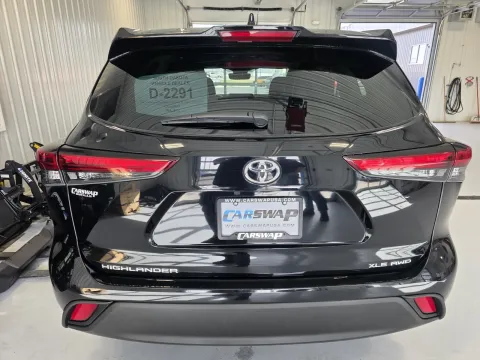 More photos of 2023 Toyota Highlander XLE at CarSwap, SD