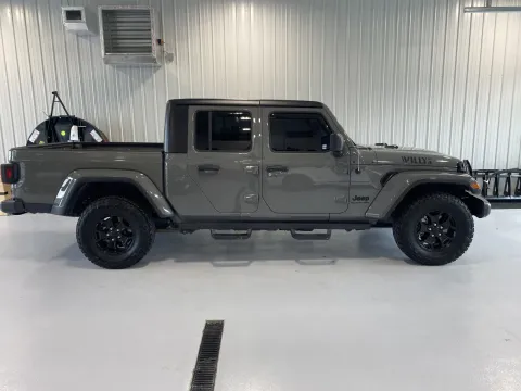 Photos of 2021 Jeep Gladiator Willys for sale in Tea, SD at CarSwap