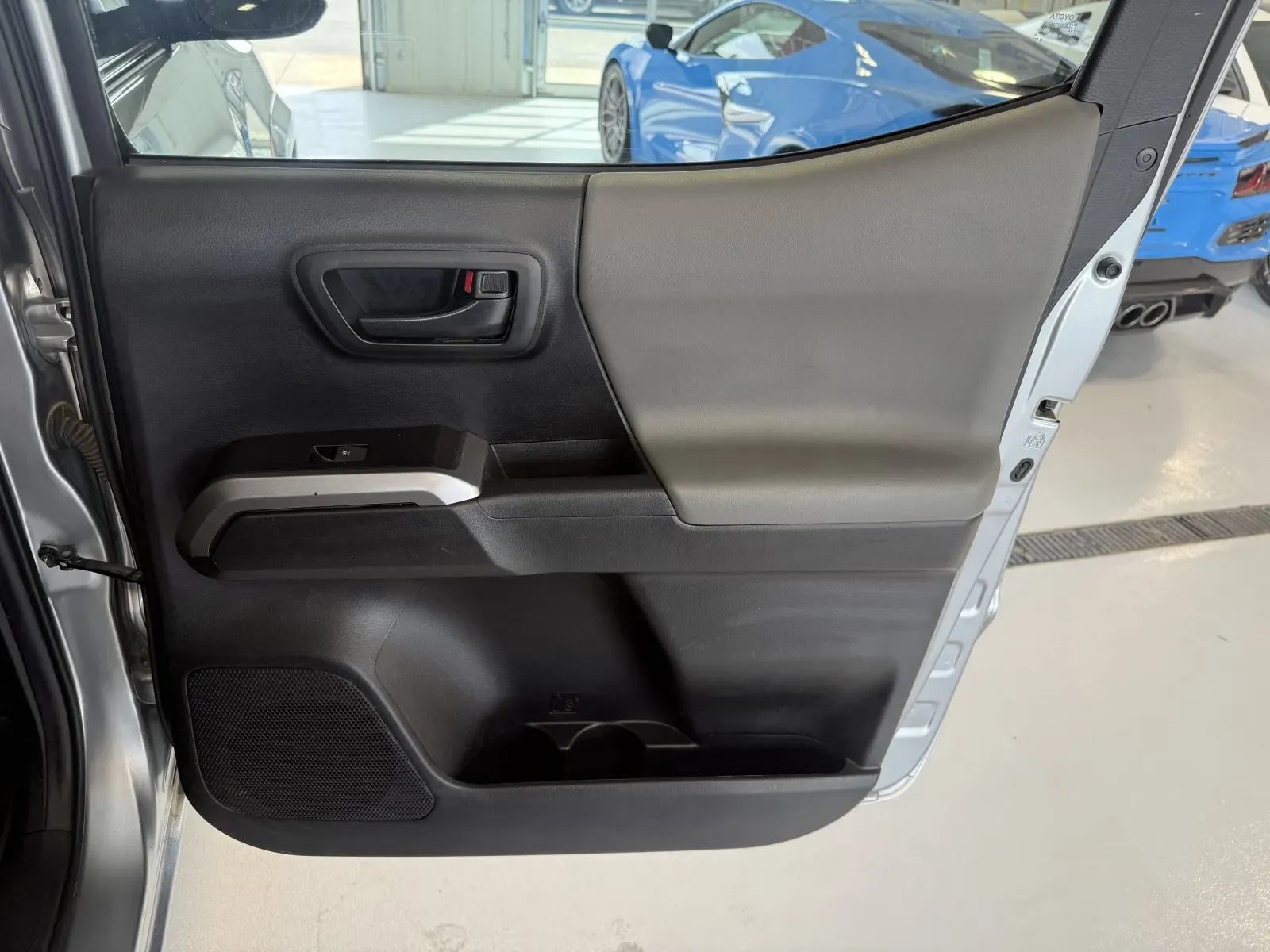 Toyota Tacoma photo 26