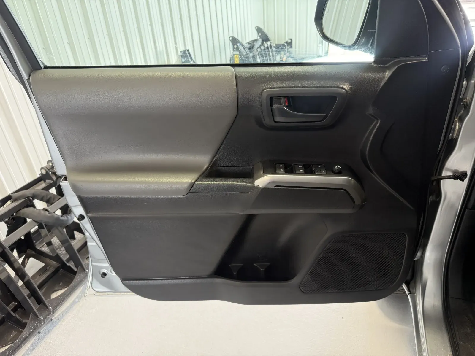 Toyota Tacoma photo 23