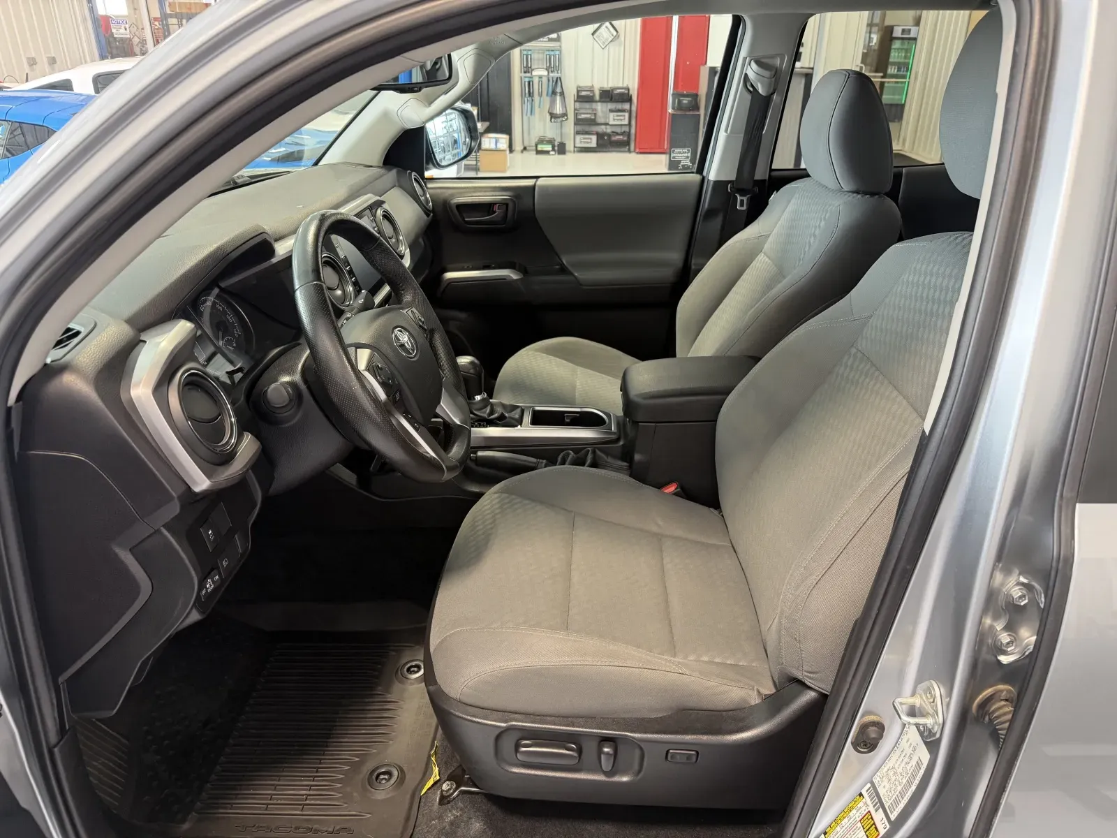 Toyota Tacoma photo 22