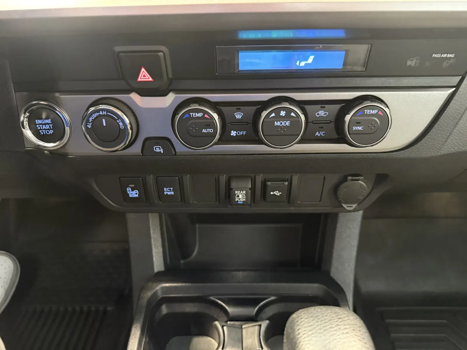 Toyota Tacoma photo 19