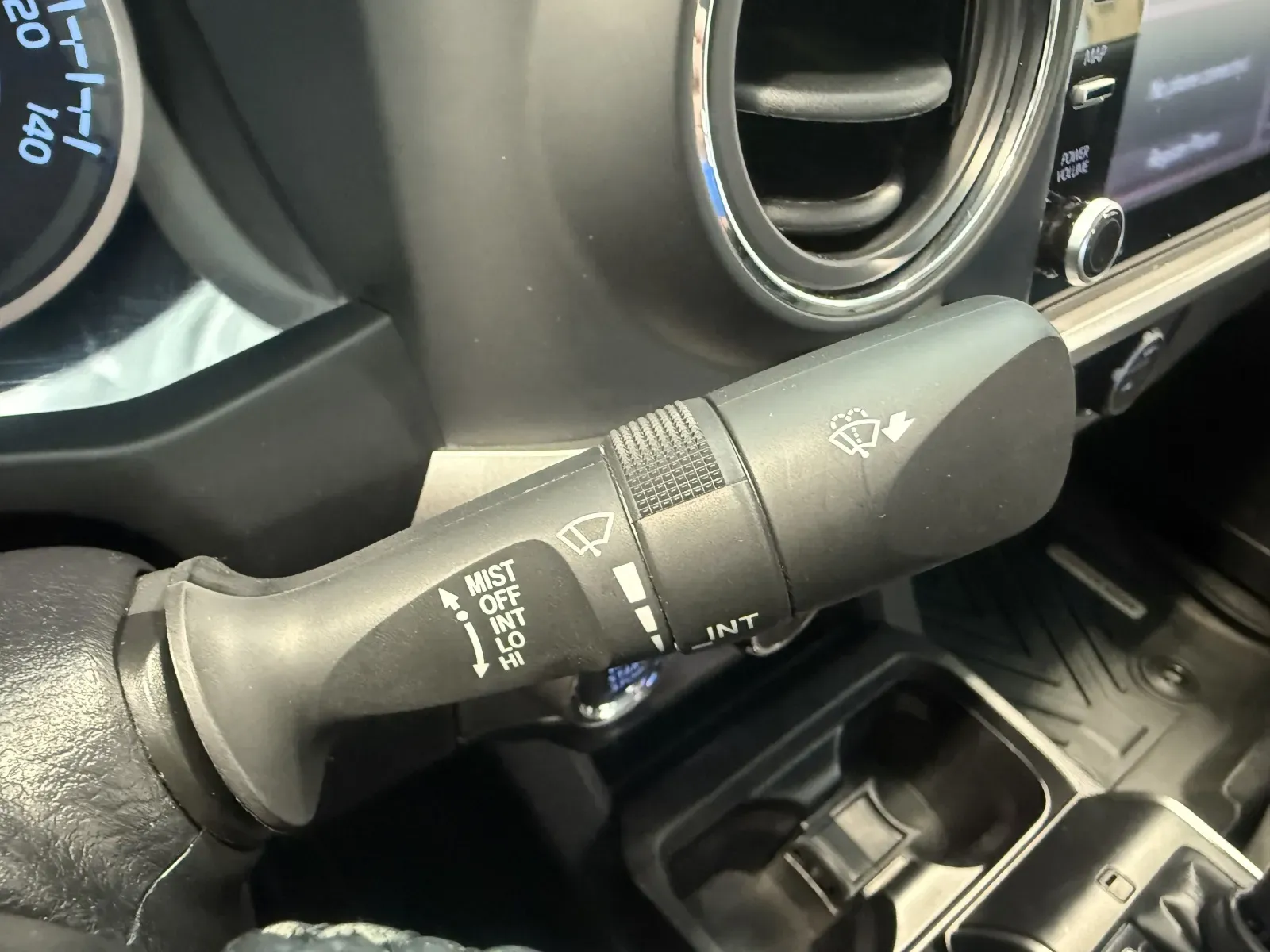 Toyota Tacoma photo 14