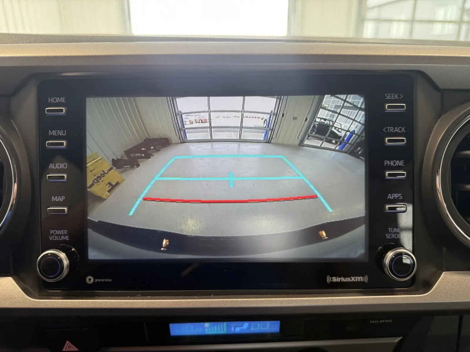 Toyota Tacoma photo 18