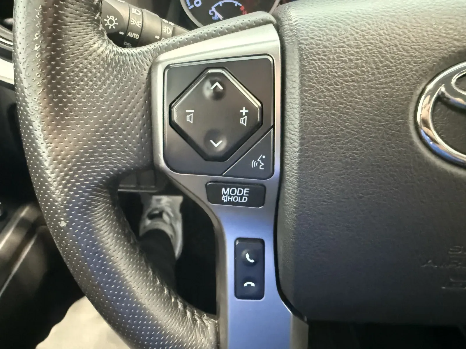 Toyota Tacoma photo 11