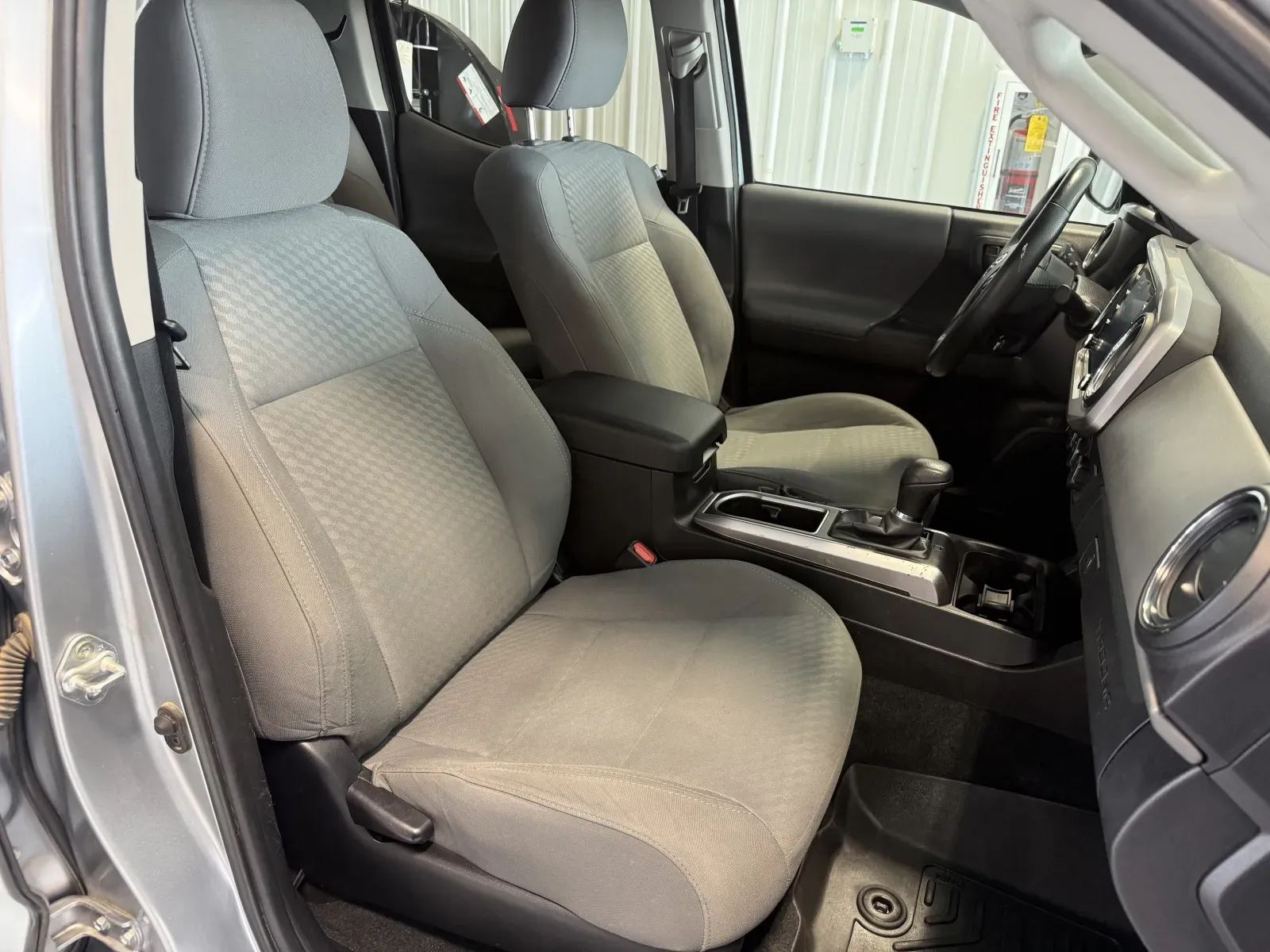 Toyota Tacoma photo 33