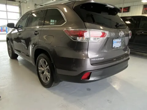 More photos of 2014 Toyota Highlander XLE V6 at CarSwap, SD