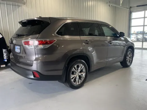 Another view of 2014 Toyota Highlander XLE V6 for sale in Tea, SD at CarSwap