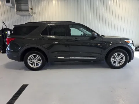 Photos of 2023 Ford Explorer XLT for sale in Tea, SD at CarSwap