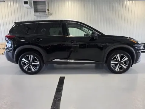 Photos of 2023 Nissan Rogue SL for sale in Tea, SD at CarSwap