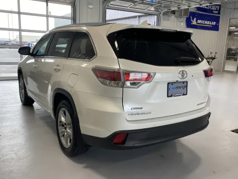 More photos of 2015 Toyota Highlander Limited at CarSwap, SD
