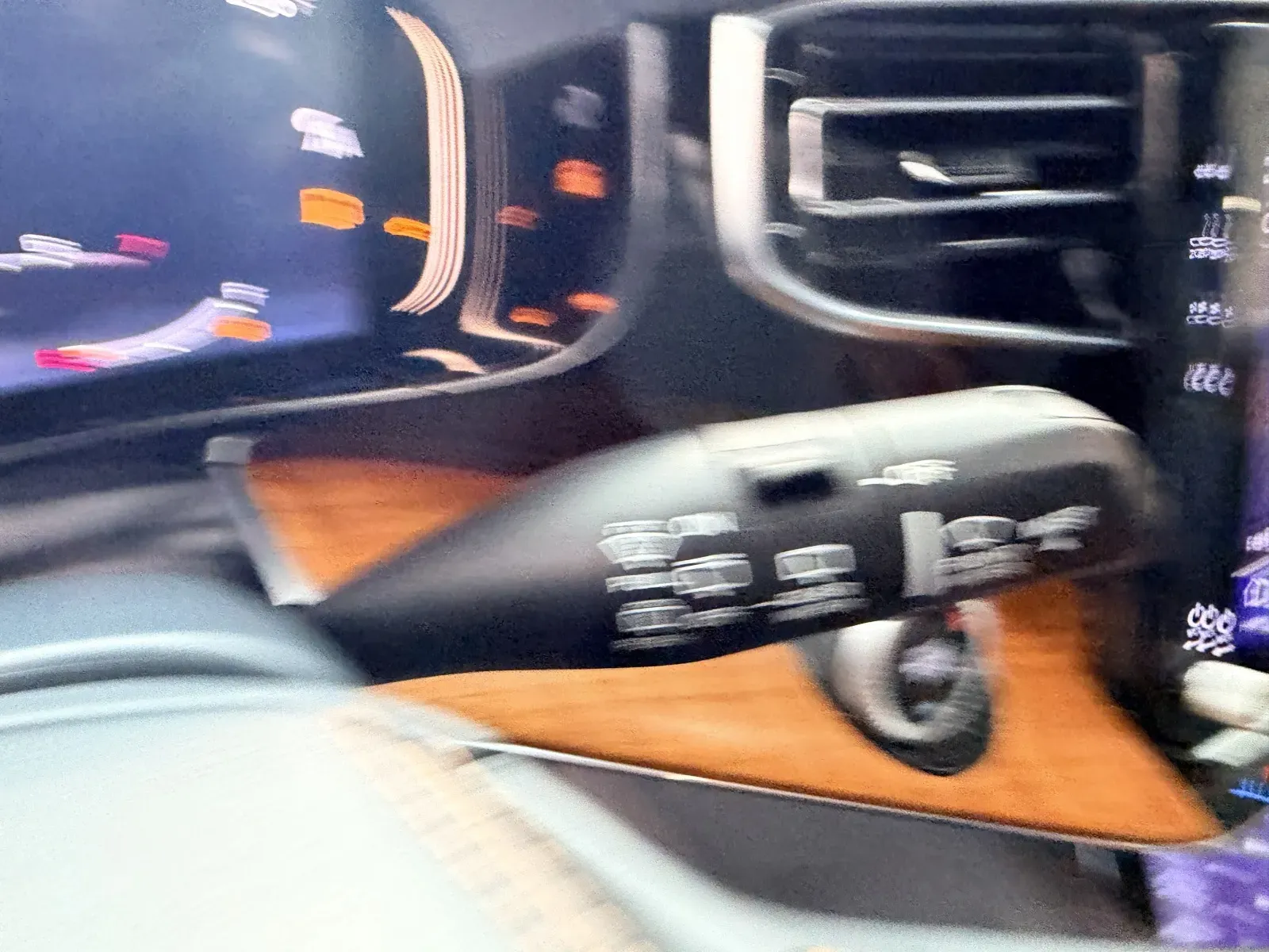 Jeep Grand Wagoneer photo 22