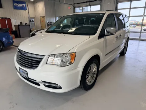 More photos of 2015 Chrysler Town & Country Touring-L at CarSwap, SD