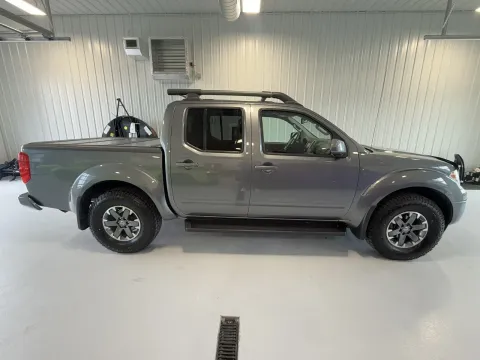 Photos of 2017 Nissan Frontier PRO-4X for sale in Tea, SD at CarSwap