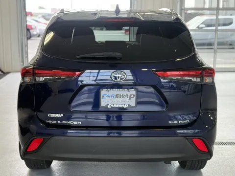 More photos of 2021 Toyota Highlander XLE at CarSwap, SD
