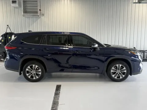 Photos of 2021 Toyota Highlander XLE for sale in Tea, SD at CarSwap