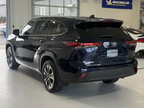 More photos of 2021 Toyota Highlander XLE at CarSwap, SD