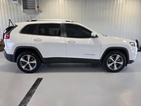 Photos of 2019 Jeep Cherokee Limited for sale in Tea, SD at CarSwap