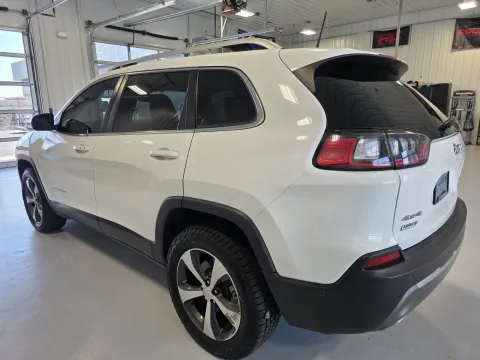 More photos of 2019 Jeep Cherokee Limited at CarSwap, SD