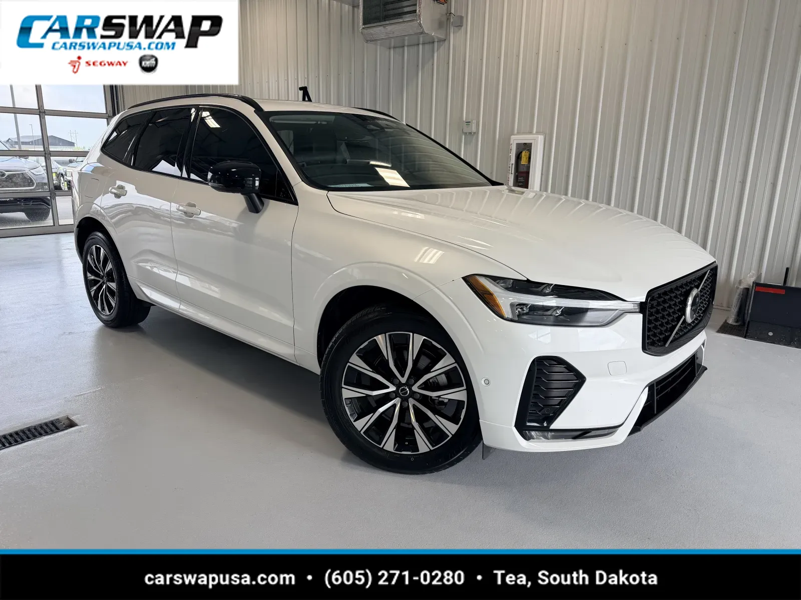 2024 Volvo XC60 B5 Plus Dark Theme AWD's photo