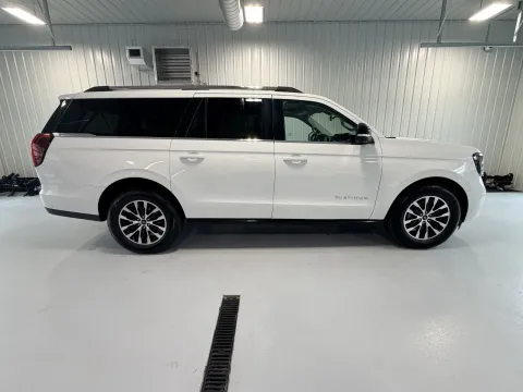 Photos of 2025 Ford Expedition Max Platinum for sale in Tea, SD at CarSwap
