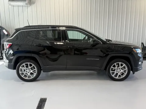 Photos of 2024 Jeep Compass Latitude Lux for sale in Tea, SD at CarSwap