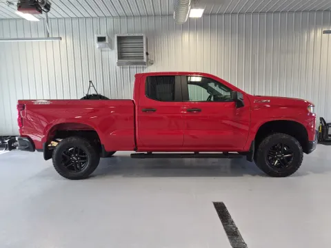 Photos of 2019 Chevrolet Silverado 1500 Custom Trail Boss for sale in Tea, SD at CarSwap