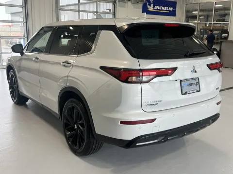 More photos of 2024 Mitsubishi Outlander SE Black Edition at CarSwap, SD