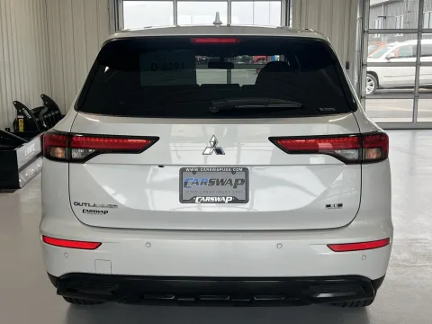 More photos of 2024 Mitsubishi Outlander SE Black Edition at CarSwap, SD