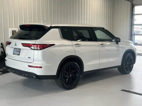 Another view of 2024 Mitsubishi Outlander SE Black Edition for sale in Tea, SD at CarSwap