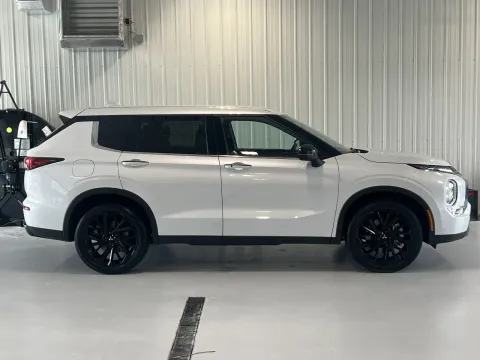 Photos of 2024 Mitsubishi Outlander SE Black Edition for sale in Tea, SD at CarSwap