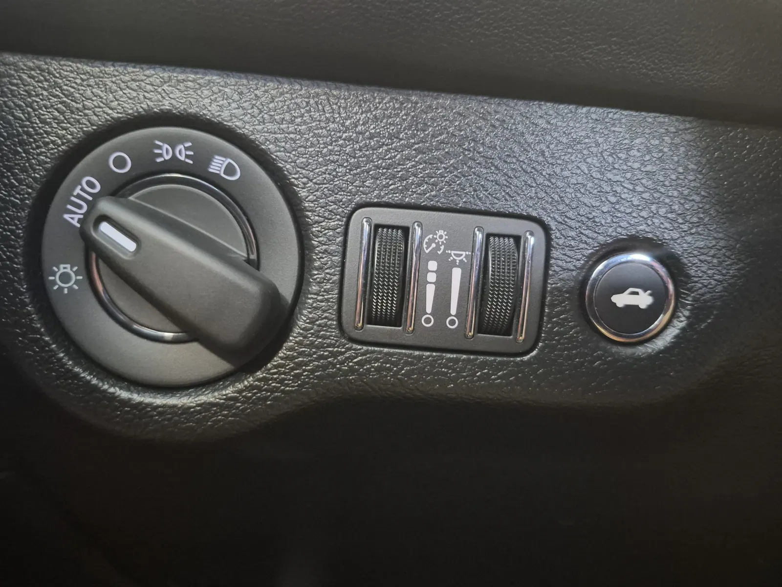 Dodge Challenger photo 20