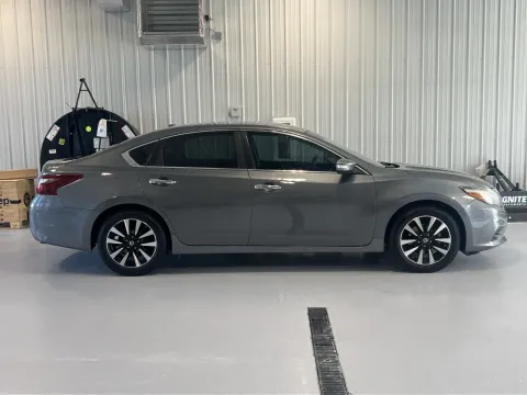 Photos of 2018 Nissan Altima 2.5 SL for sale in Tea, SD at CarSwap