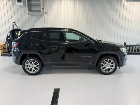 Photos of 2022 Jeep Compass Latitude Lux for sale in Tea, SD at CarSwap