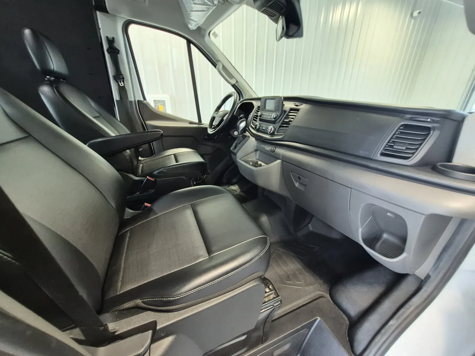 Ford Transit-250 photo 18