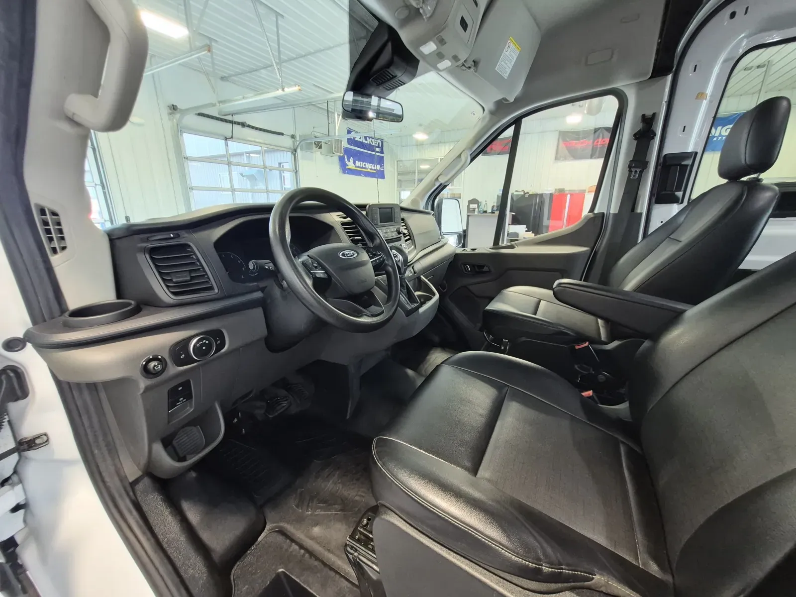 Ford Transit-250 photo 15